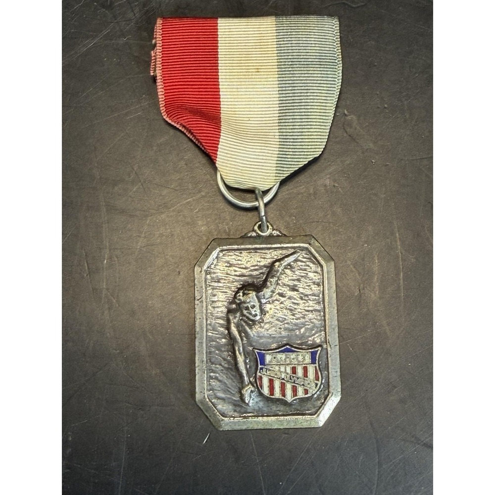 Vintage 1969 200YD Ind Med Swimming Medal USA Shield Diver